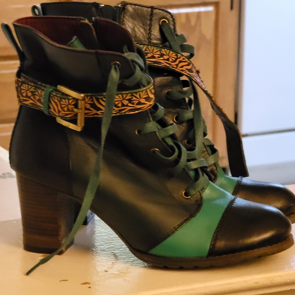 Boots - Picture 3 of 3